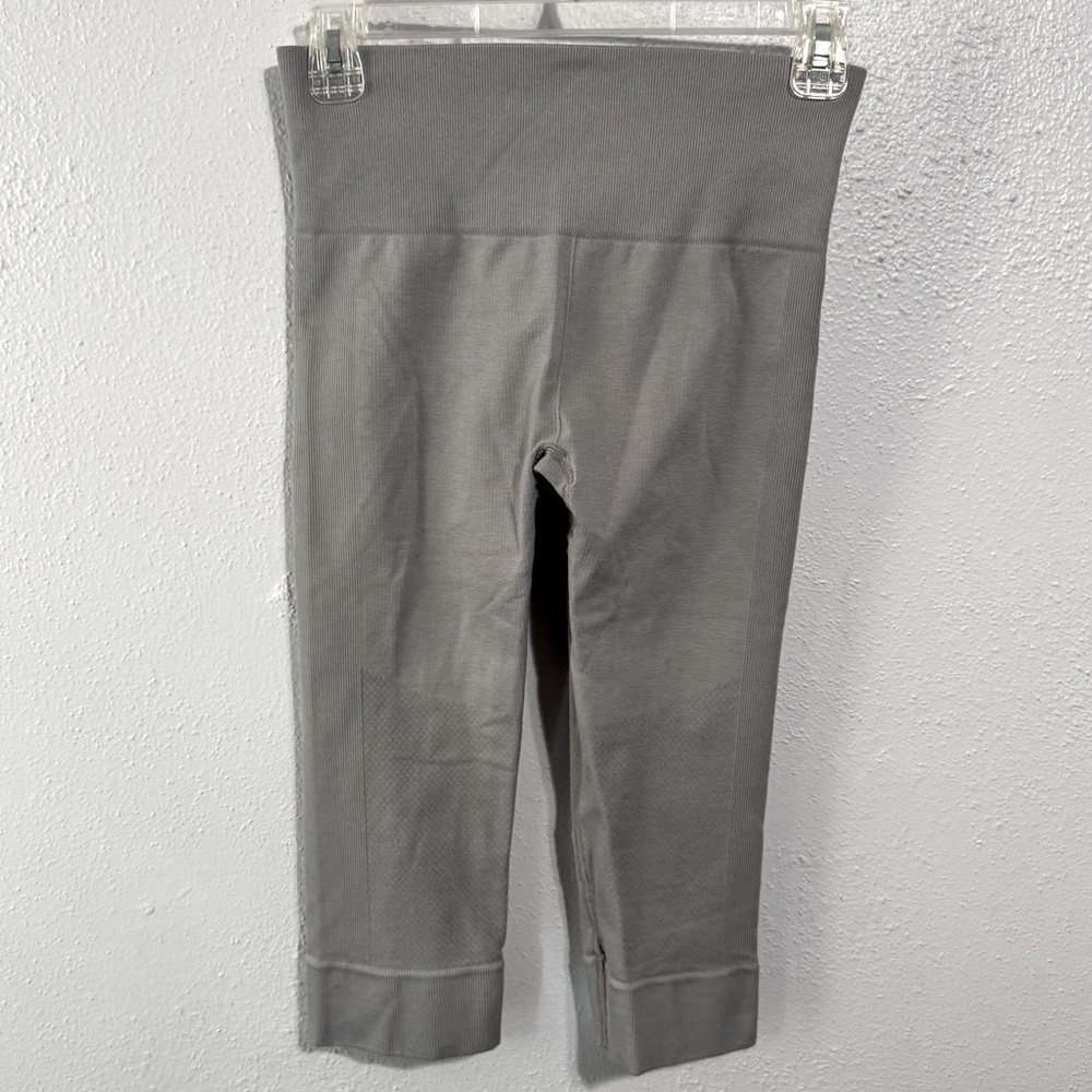 Lululemon gray crop leggings size 4
